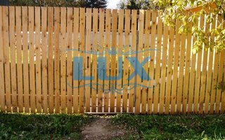 заборы из деревянного штакетника фото № 1