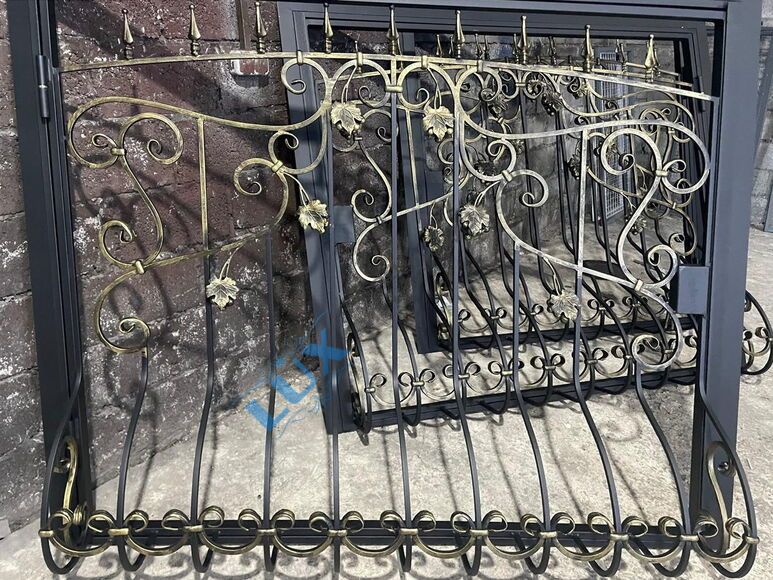 дутая кованая решетка с открыванием наружу